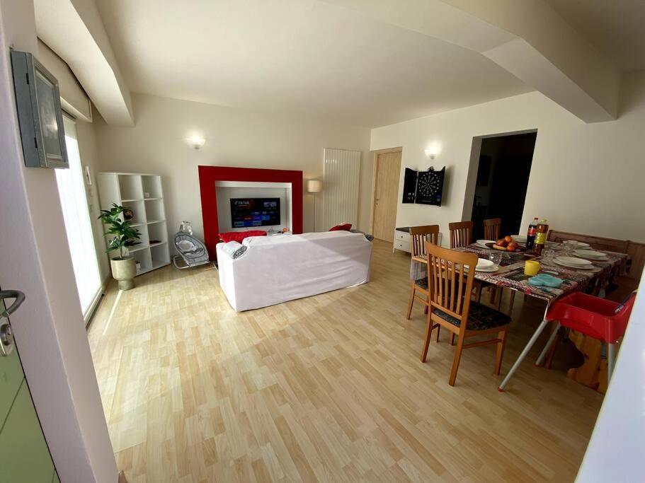 Casa Vacanza Veronica Con Giardino 베르바니아 외부 사진