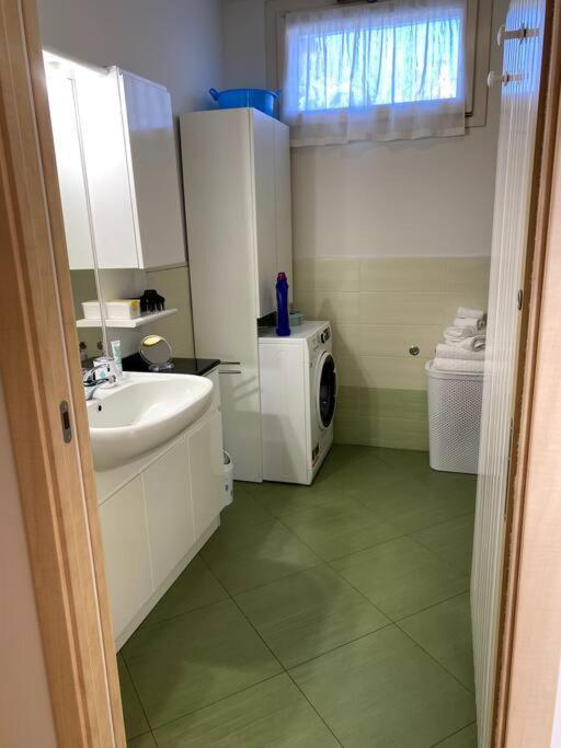 Casa Vacanza Veronica Con Giardino 베르바니아 외부 사진