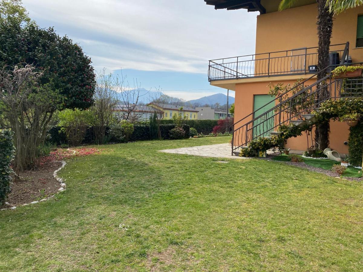 Casa Vacanza Veronica Con Giardino 베르바니아 외부 사진