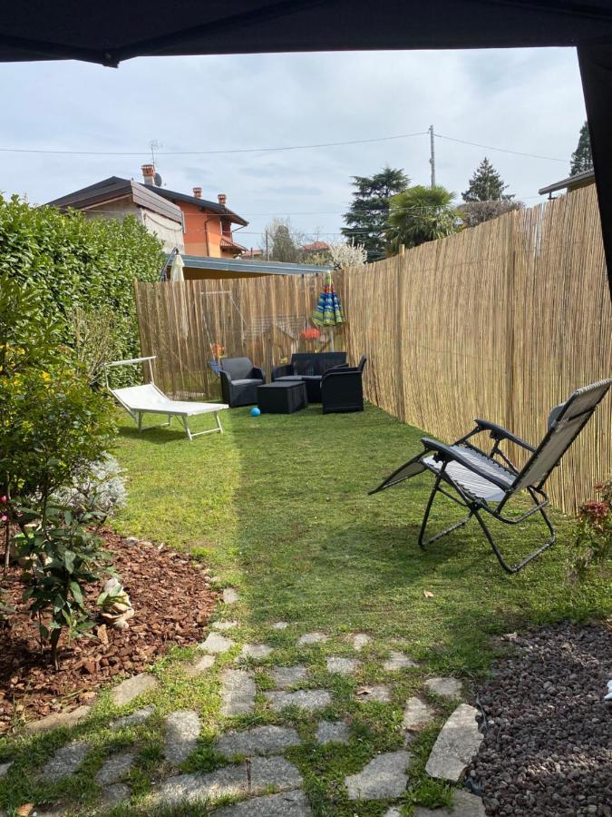 Casa Vacanza Veronica Con Giardino 베르바니아 외부 사진